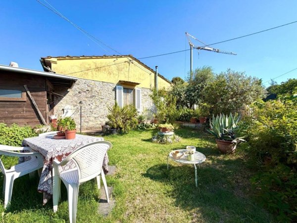 casa indipendente in vendita a Quarrata