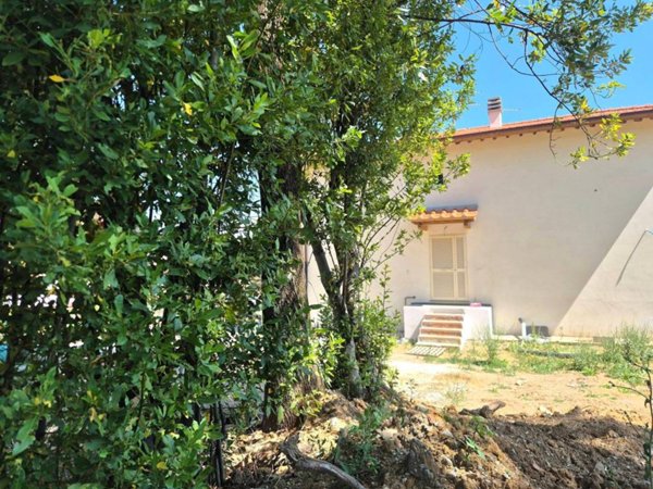 casa indipendente in vendita a Quarrata
