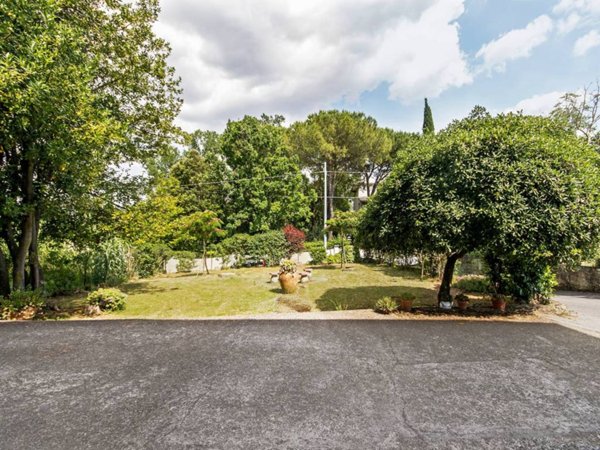 casa indipendente in vendita a Quarrata in zona Catena