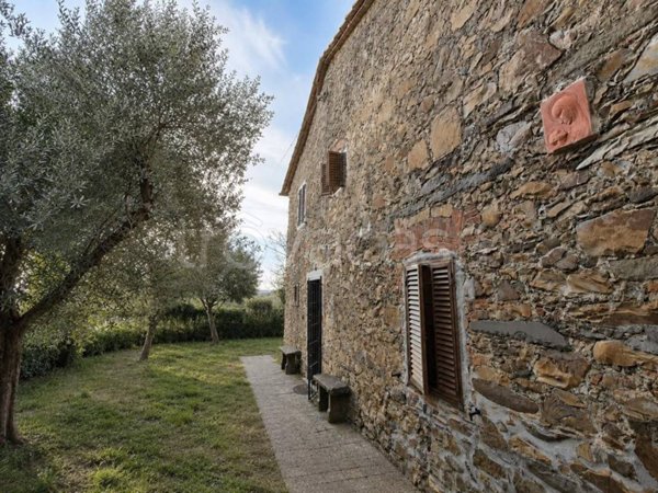 casa indipendente in vendita a Quarrata in zona Lucciano