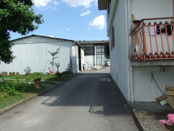 locale di sgombero in vendita a Quarrata