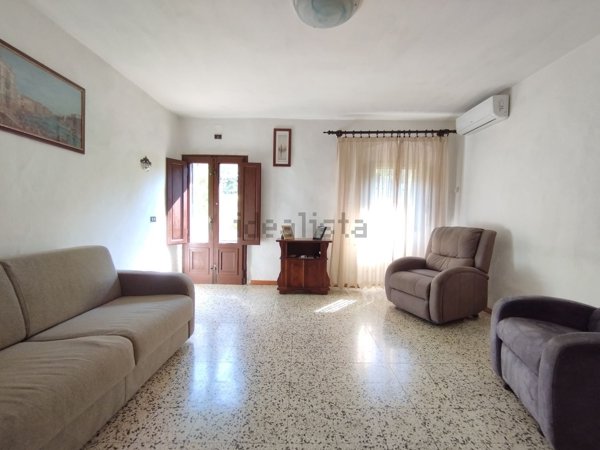 casa indipendente in vendita a Quarrata in zona Tizzana