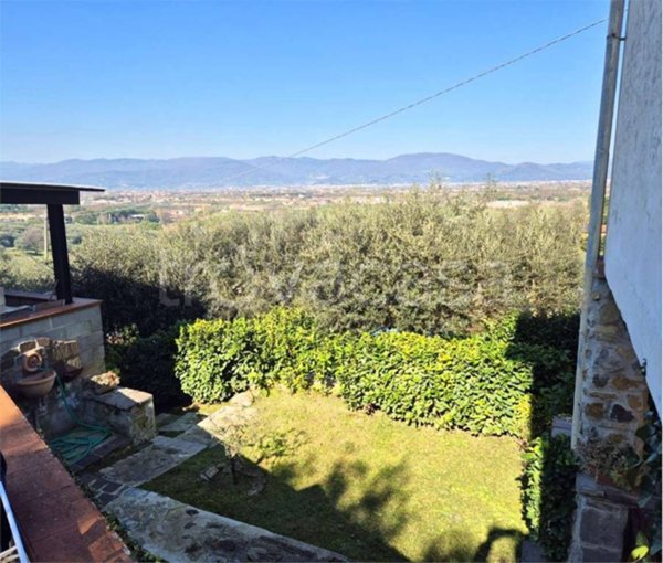casa indipendente in vendita a Quarrata in zona Tizzana