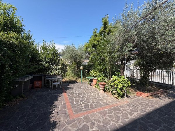 appartamento in vendita a Quarrata in zona Valenzatico