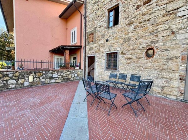 casa indipendente in vendita a Quarrata in zona Buriano