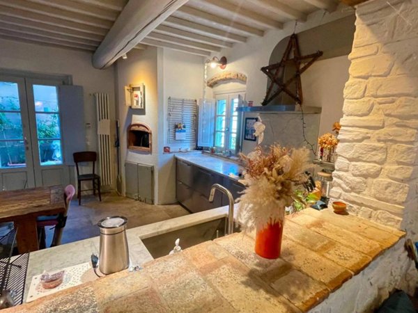 casa indipendente in vendita a Quarrata in zona Tizzana