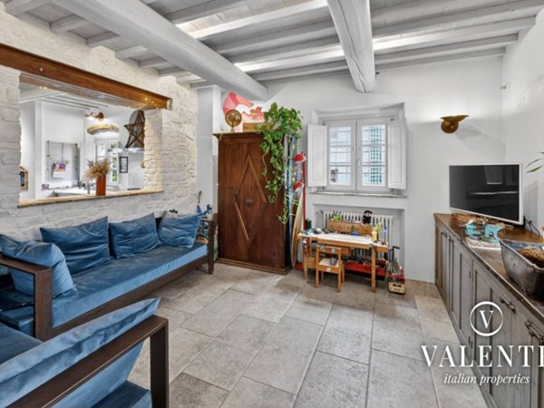 casa indipendente in vendita a Quarrata in zona Tizzana