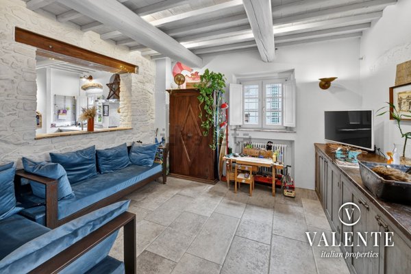 casa indipendente in vendita a Quarrata in zona Tizzana