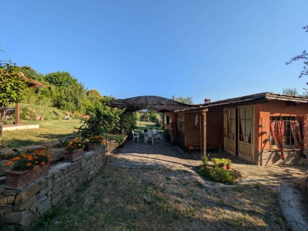 casa indipendente in vendita a Quarrata