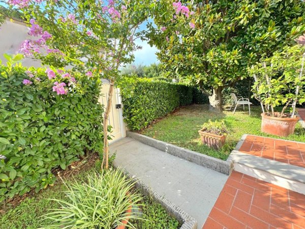 casa indipendente in vendita a Quarrata