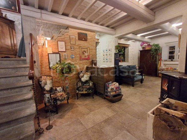 casa indipendente in vendita a Quarrata in zona Tizzana