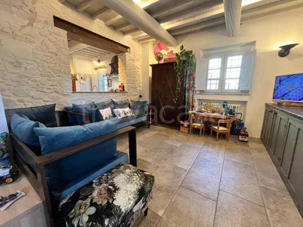 casa indipendente in vendita a Quarrata in zona Tizzana