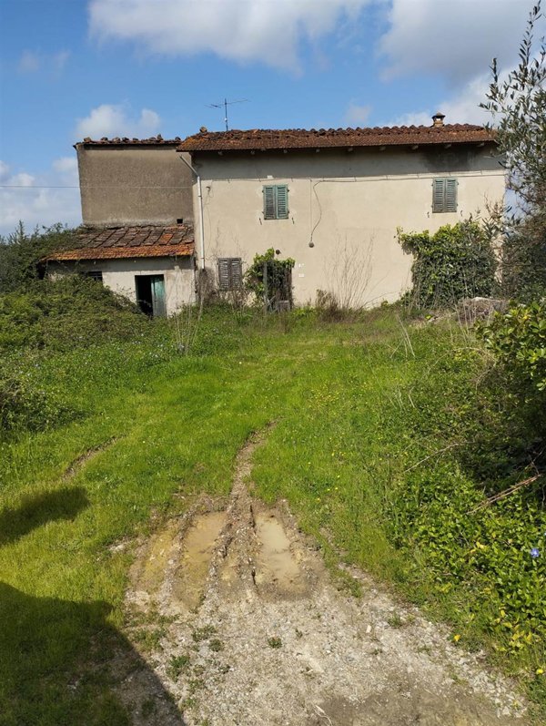 rudere in vendita a Quarrata in zona Lucciano