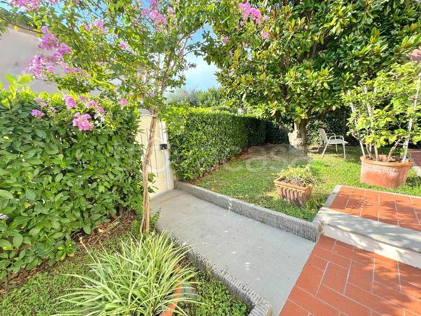 casa indipendente in vendita a Quarrata