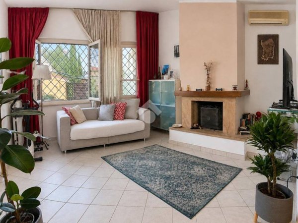casa indipendente in vendita a Quarrata in zona Caserana