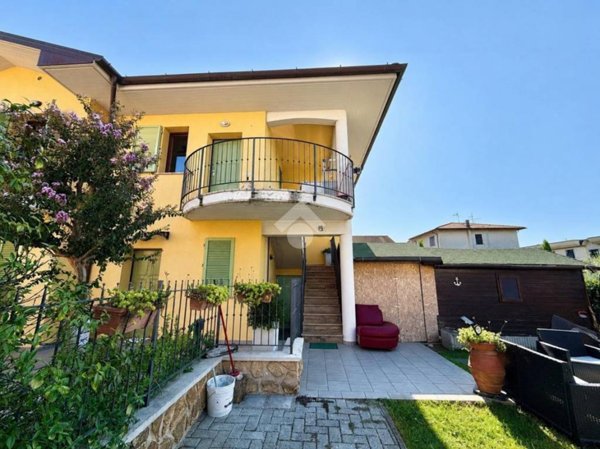 appartamento in vendita a Quarrata in zona Ferruccia