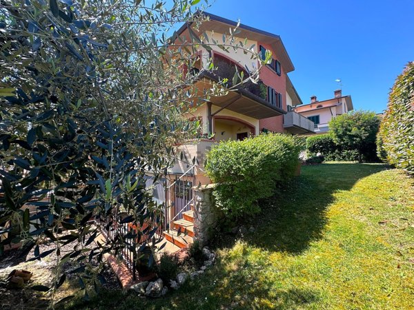casa indipendente in vendita a Quarrata