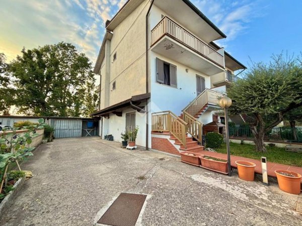 casa indipendente in vendita a Quarrata in zona Ferruccia