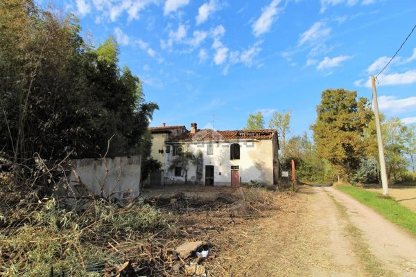casa indipendente in vendita a Quarrata in zona Valenzatico