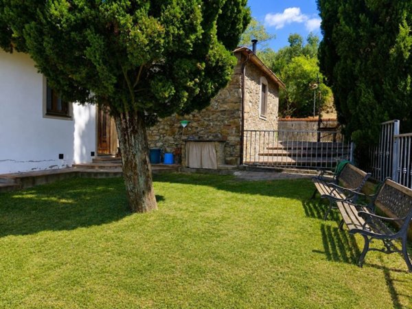 casa indipendente in vendita a Quarrata in zona Forrottoli
