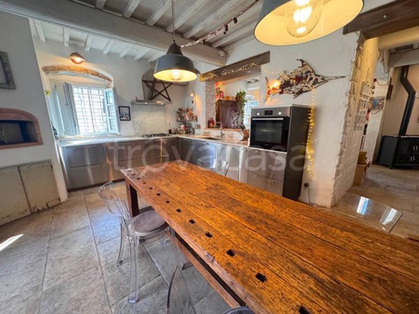 casa indipendente in vendita a Quarrata in zona Tizzana