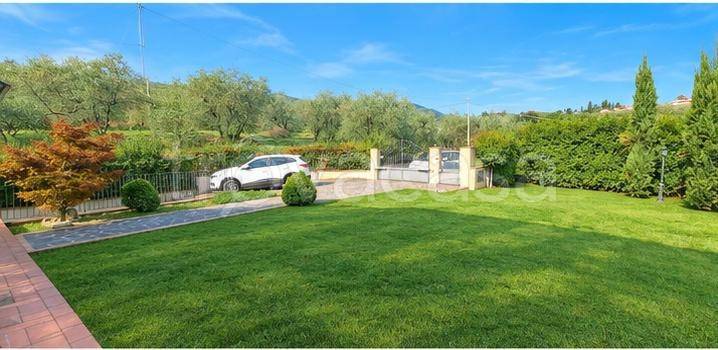 casa indipendente in vendita a Quarrata in zona Lucciano