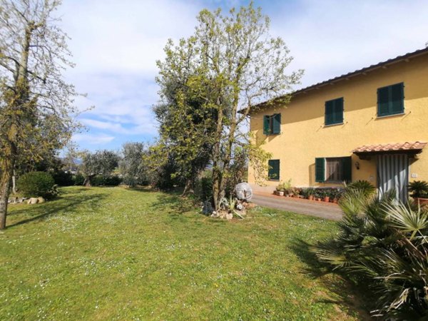 casa indipendente in vendita a Quarrata in zona Valenzatico
