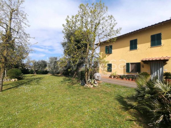 casa indipendente in vendita a Quarrata in zona Valenzatico