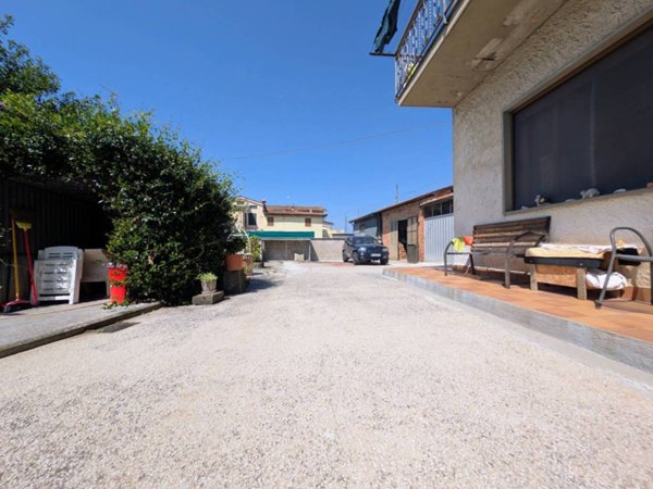 casa indipendente in vendita a Quarrata