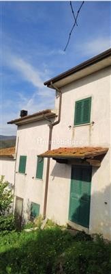 casa indipendente in vendita a Quarrata in zona Montemagno