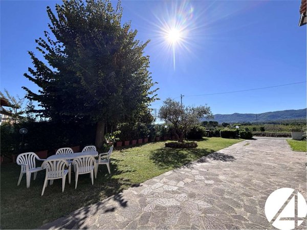 casa indipendente in vendita a Quarrata in zona Valenzatico