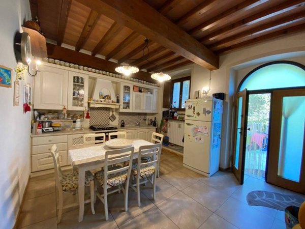 casa indipendente in vendita a Serravalle Pistoiese in zona Vinacciano