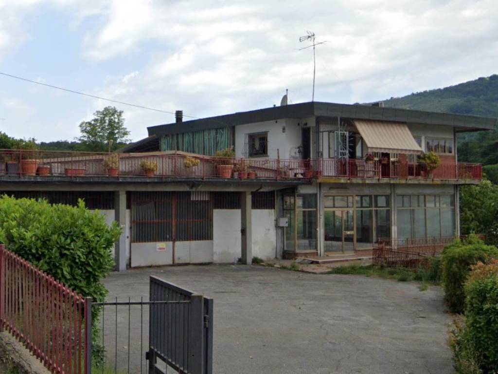 locale commerciale in vendita a Serravalle Pistoiese in zona Masotti