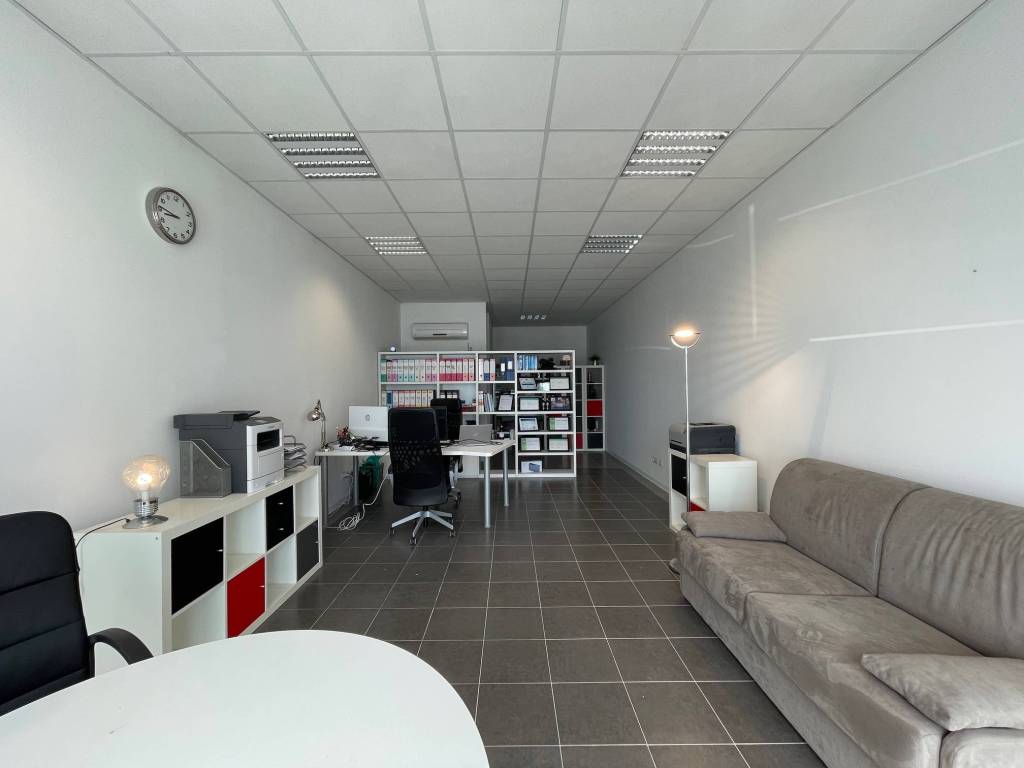 ufficio in vendita a Serravalle Pistoiese in zona Casalguidi