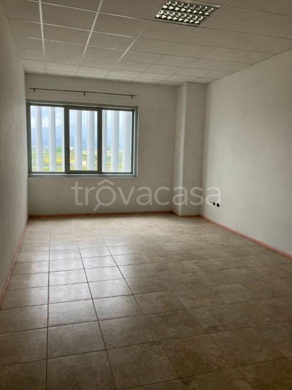 locale commerciale in vendita a Serravalle Pistoiese in zona Cantagrillo