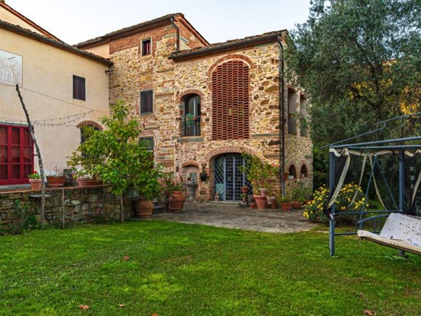 casa indipendente in vendita a Serravalle Pistoiese in zona Vinacciano