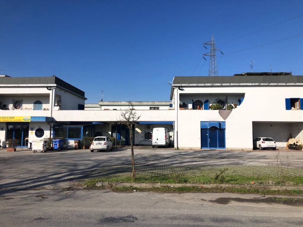 locale commerciale in vendita a Serravalle Pistoiese in zona Casalguidi