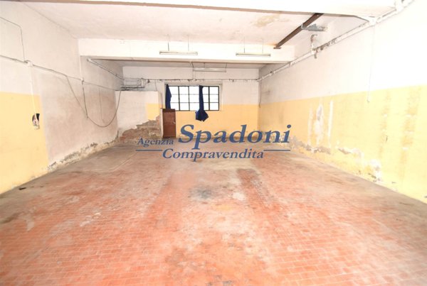locale di sgombero in vendita a Serravalle Pistoiese in zona Ponte di Serravalle