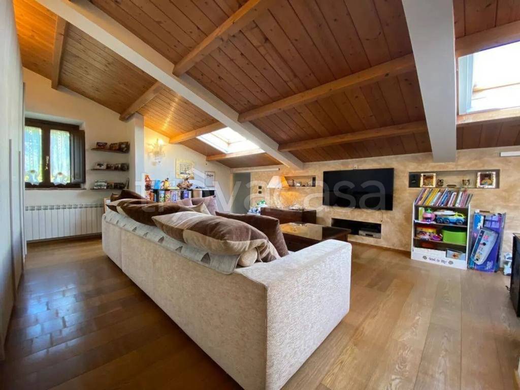 casa indipendente in vendita a Serravalle Pistoiese in zona Vinacciano