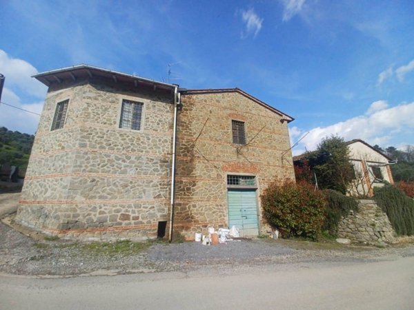 casa indipendente in vendita a Serravalle Pistoiese in zona Casalguidi