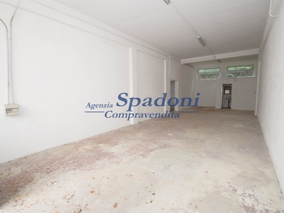 locale di sgombero in vendita a Serravalle Pistoiese in zona Ponte di Serravalle