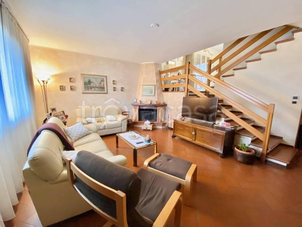 casa indipendente in vendita a Serravalle Pistoiese in zona Ponte di Serravalle