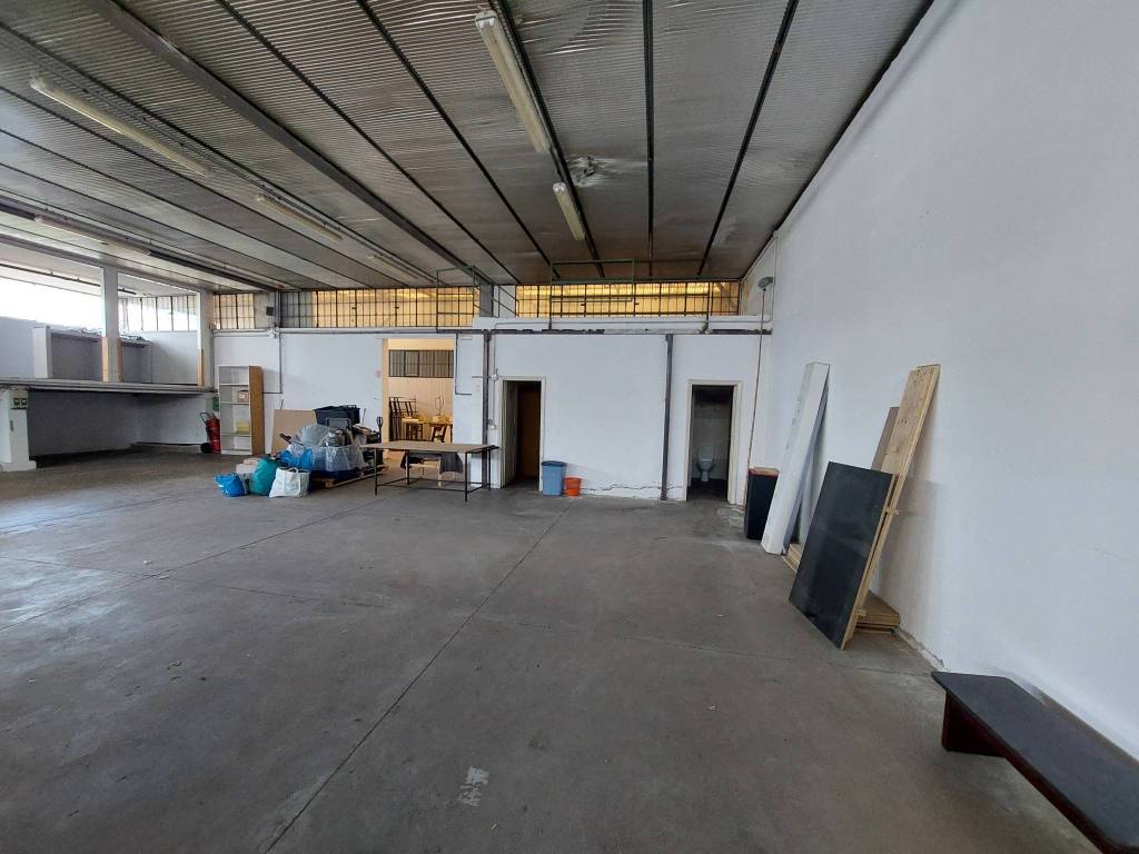 locale commerciale in vendita a Serravalle Pistoiese in zona Cantagrillo