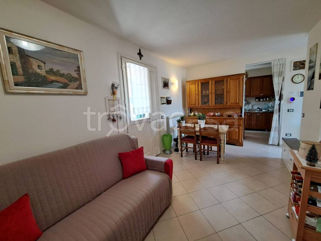 casa indipendente in vendita a Serravalle Pistoiese in zona Casalguidi