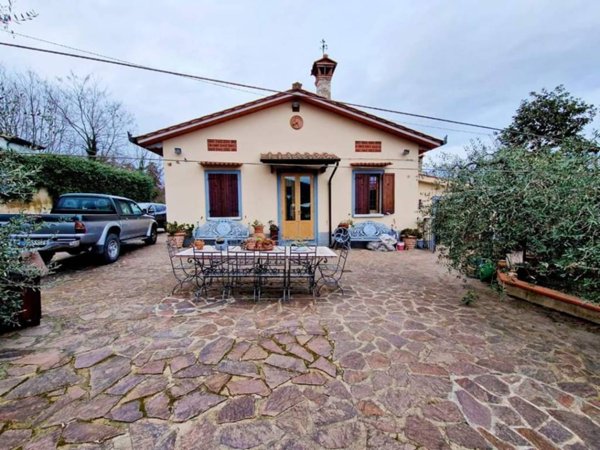 casa indipendente in vendita a Serravalle Pistoiese in zona Casalguidi
