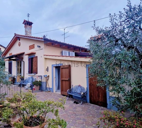 casa indipendente in vendita a Serravalle Pistoiese in zona Casalguidi