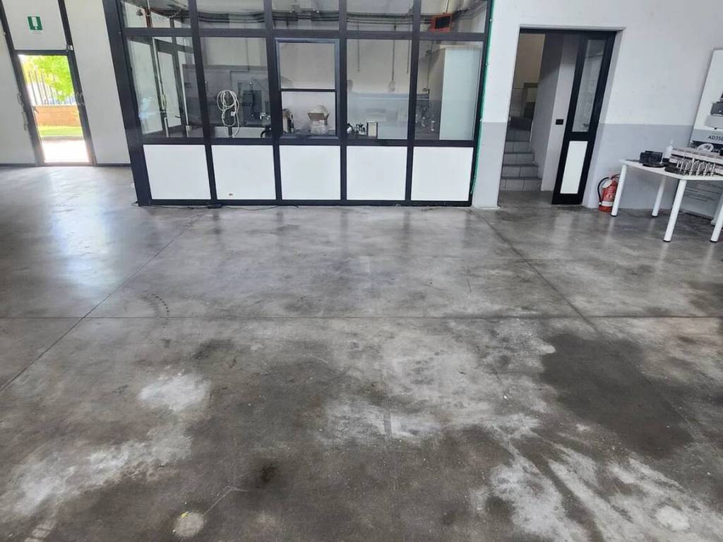 locale commerciale in vendita a Serravalle Pistoiese