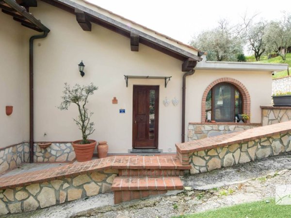 casa indipendente in vendita a Serravalle Pistoiese in zona Ponte di Serravalle