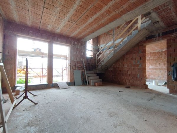 casa indipendente in vendita a Serravalle Pistoiese in zona Casalguidi