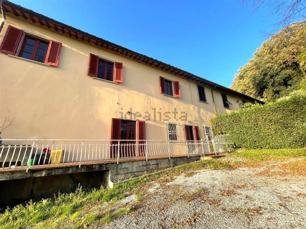 casa semindipendente in vendita a Serravalle Pistoiese